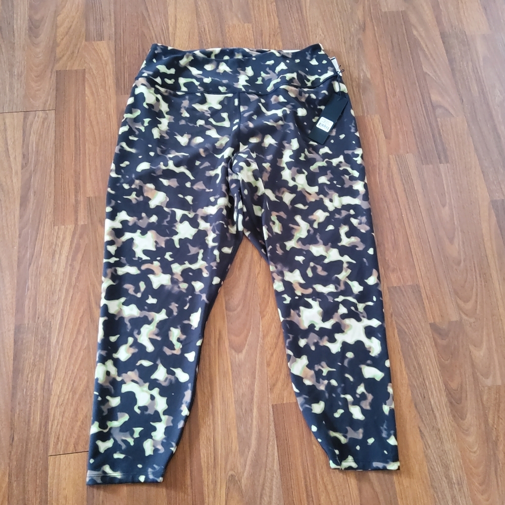 Wear It To Heart High Waist Leggings Size 3X Blur Camo Front Pocket Stretch